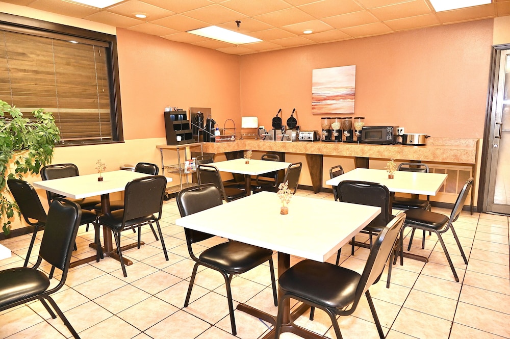 Fortune Inn And Suites Newport 37/50