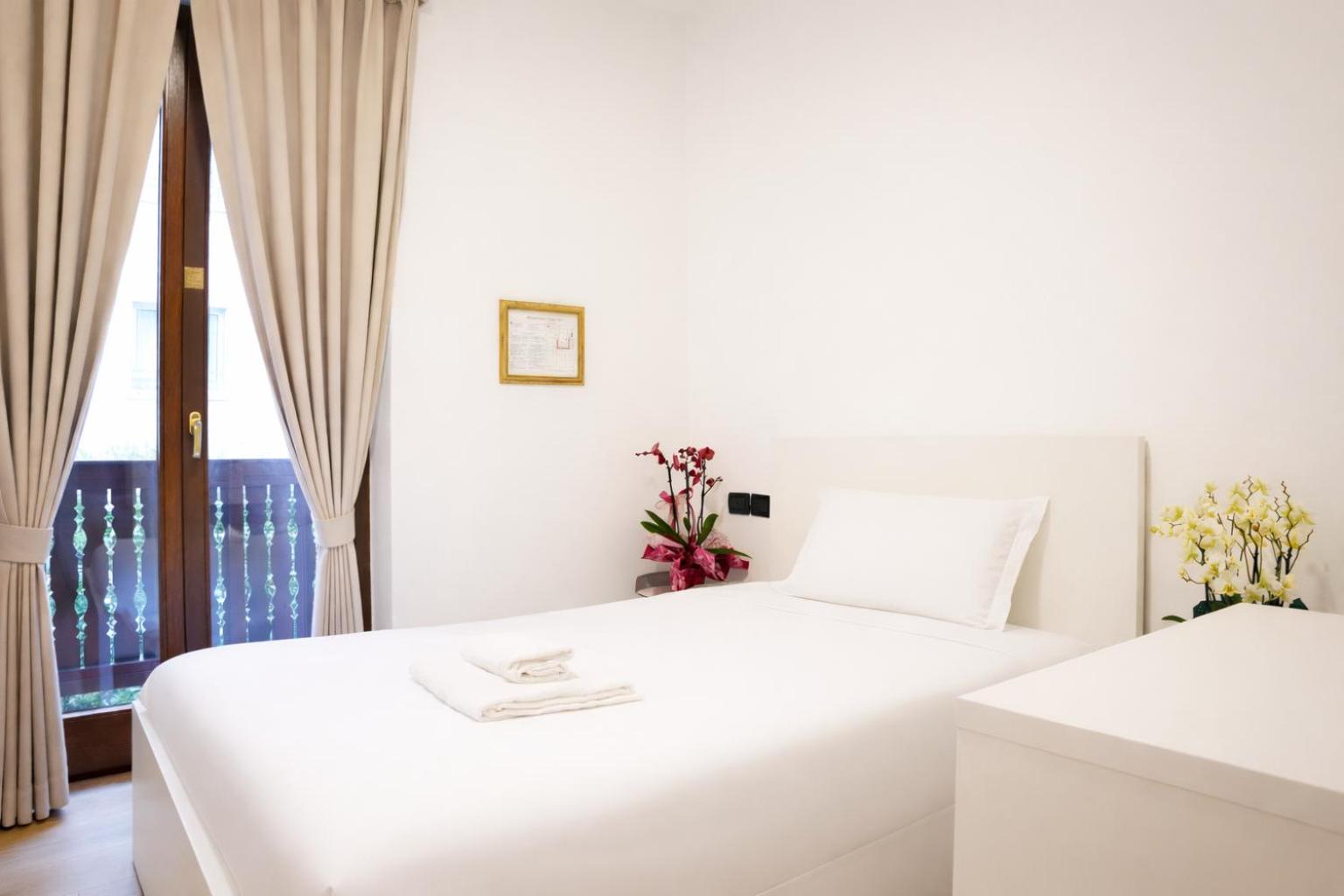 Sunshine HOTEL 20/50