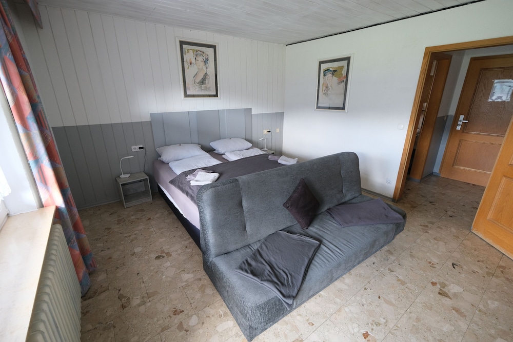 غرفة كومفورت بسرير كينج، B+B Hotel Sonnenmatte Near Badeparadies 6/10