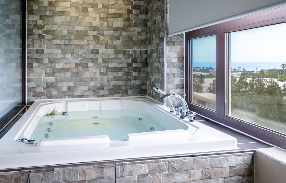 Famille Spa Resort 12/27