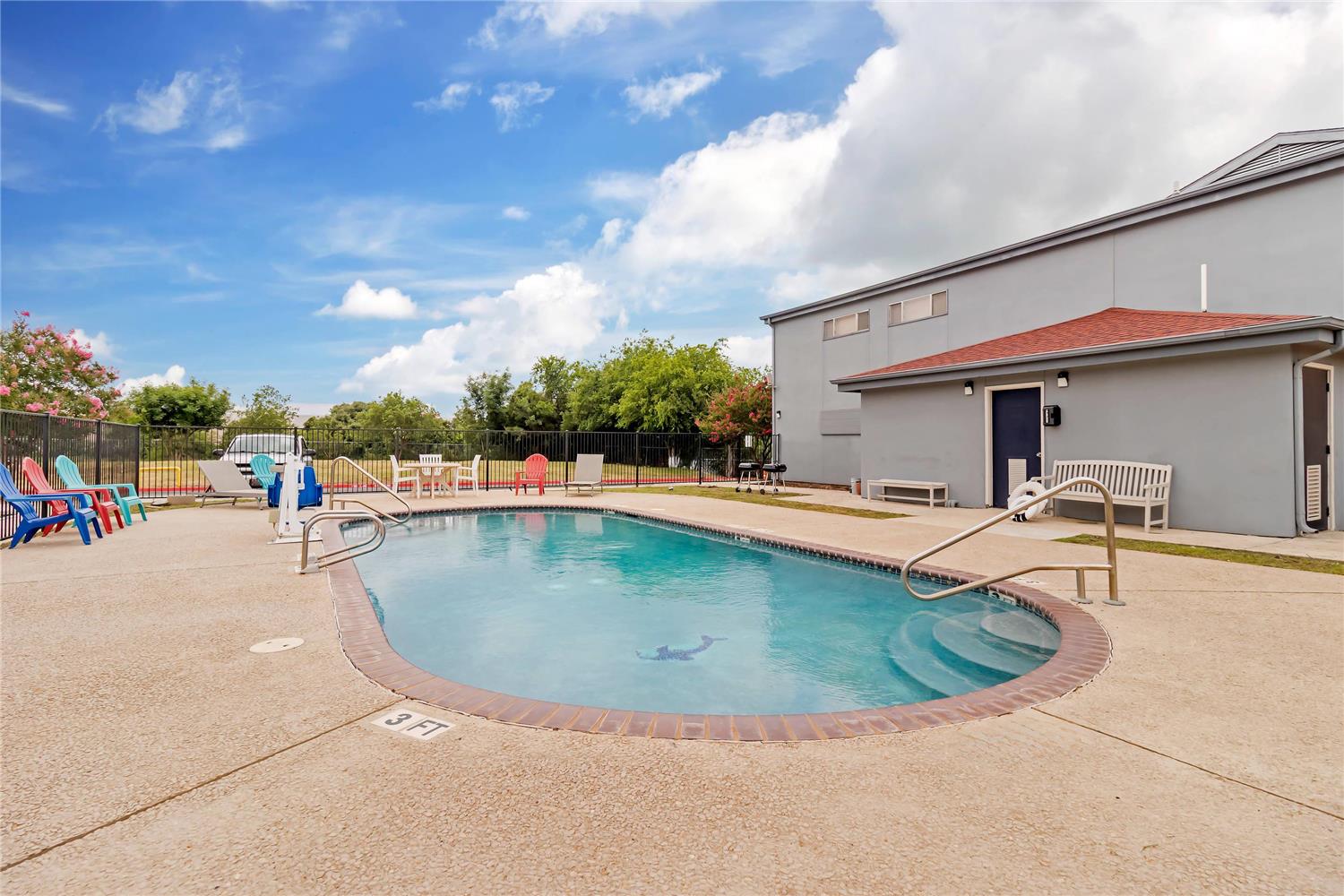 Quality Inn & Suites Near Six Flags and Medical Center 8/8