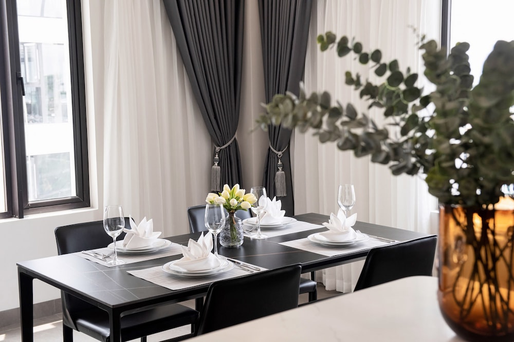 Flower Garden Hotel 40/50