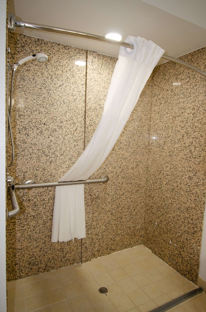 Best Western Plus First Coast Inn & Suites 21/53