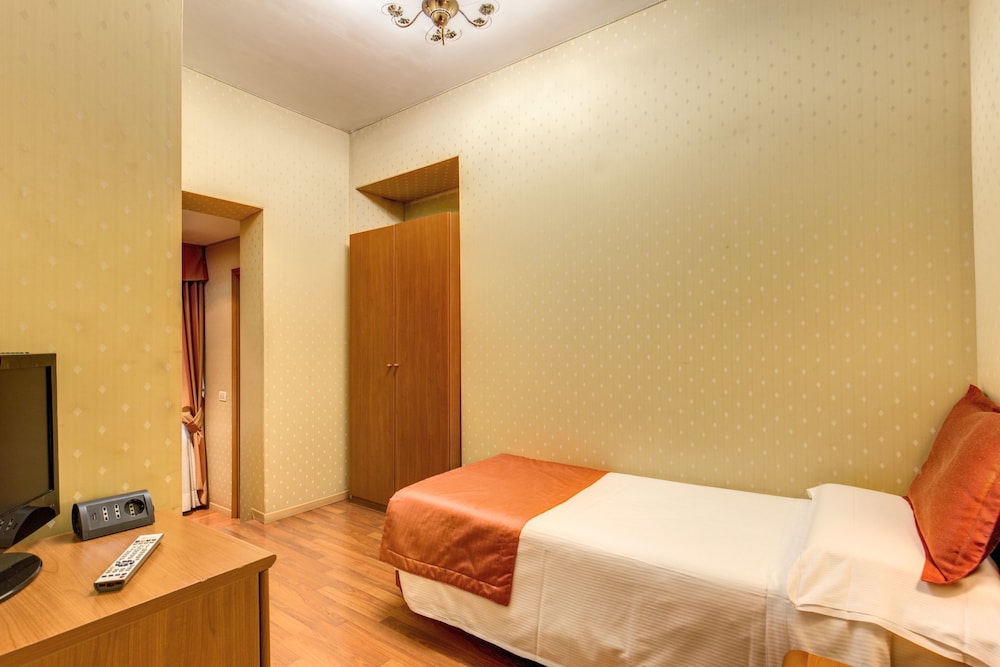 Flower Garden Hotel 24/47