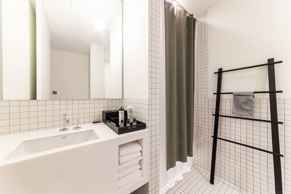 Hotel 498 38/42