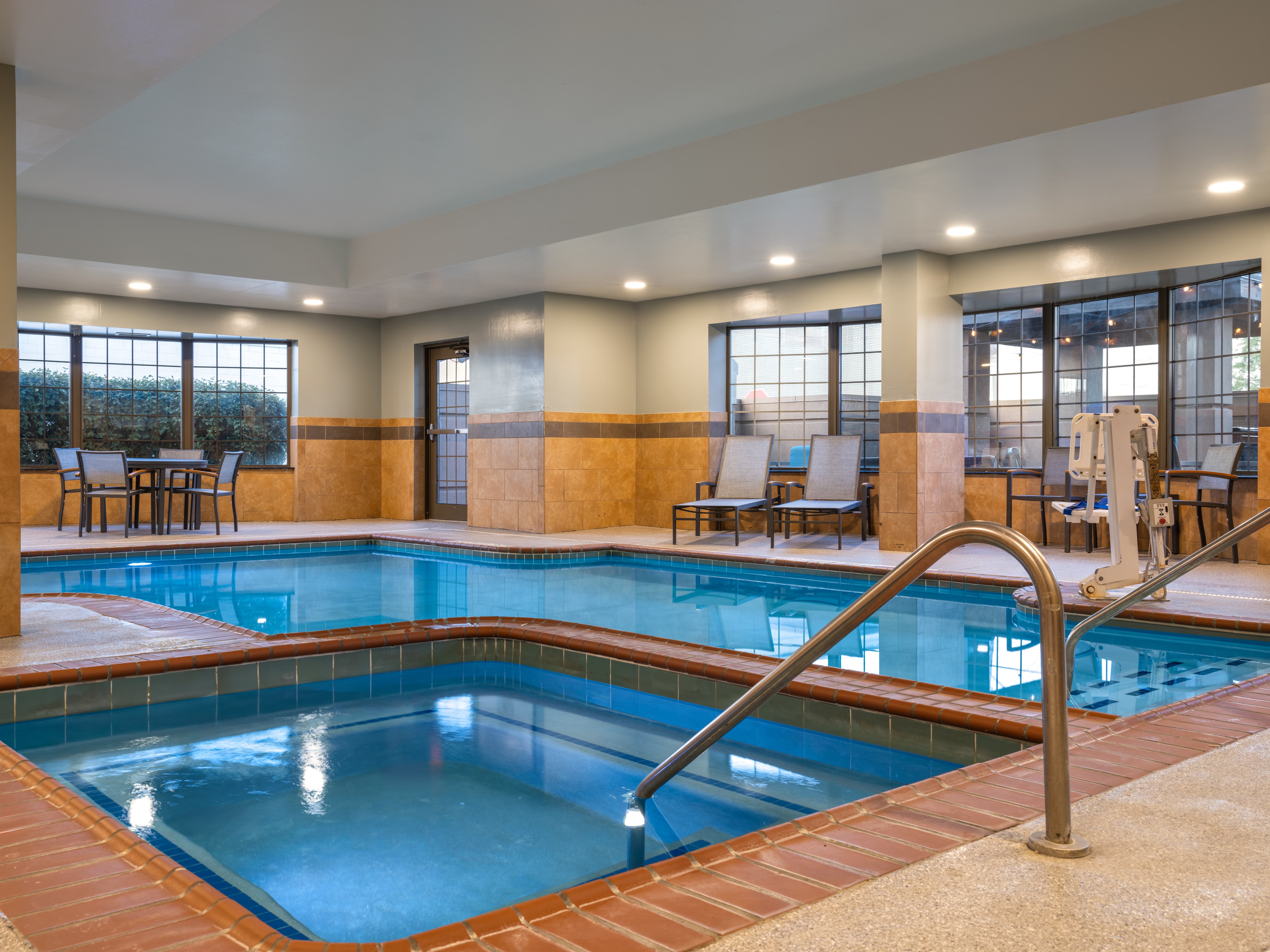 Staybridge Suites Indianapolis Downtown Convention Center 24/49
