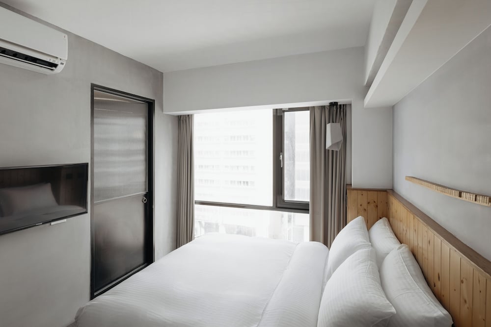COMFORT, DOUBLE BED, CITY VIEW