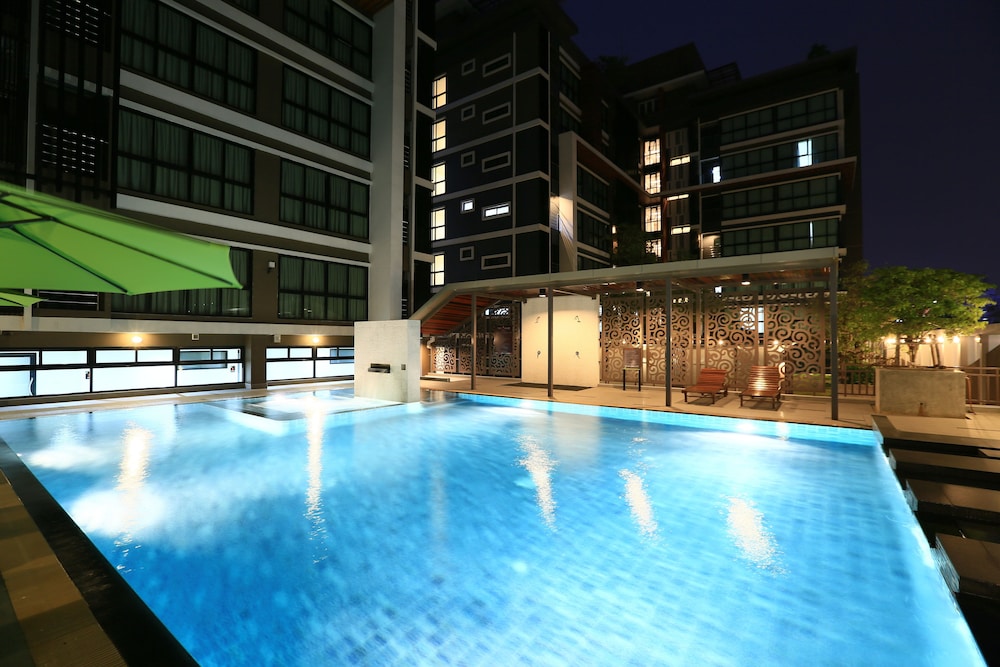 The Plimplace Hotel 64/69