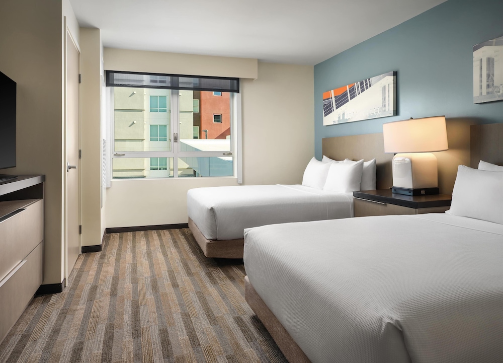 1 Bedroom, Suite, King Bed, Sofa