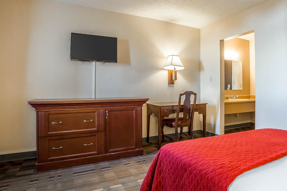Rodeway Inn Cheyenne I-80 East 18/29