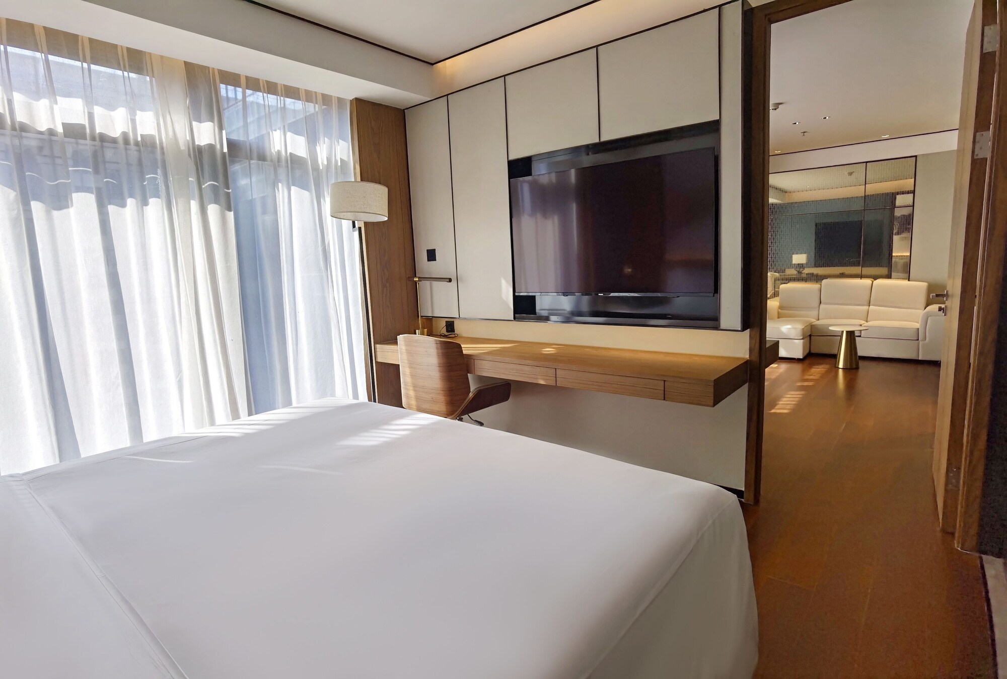 DELUXE, SUITE
