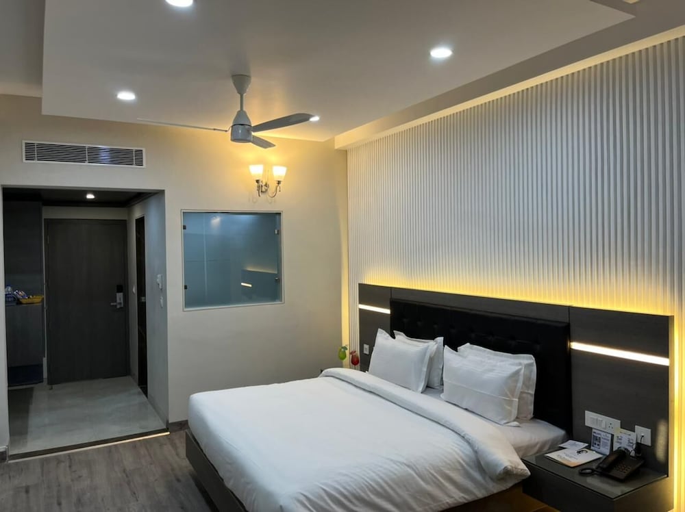 HOTEL RESIDENCY 10/47