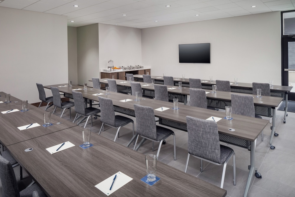 Hyatt House Royal Oak/Birmingham 32/42