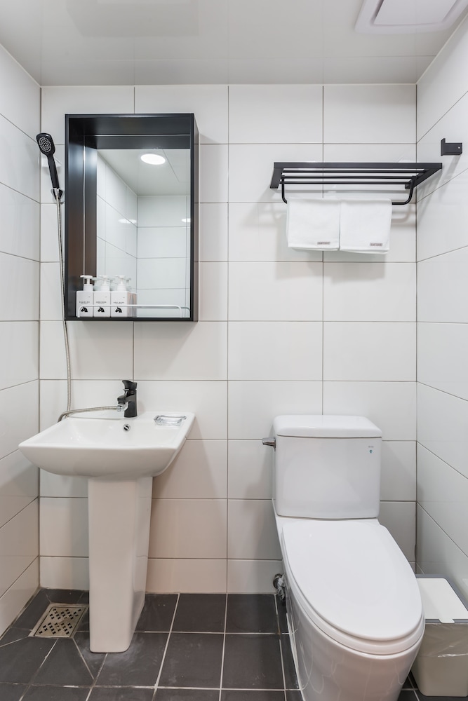 1 BEDROOM, SINGLE
