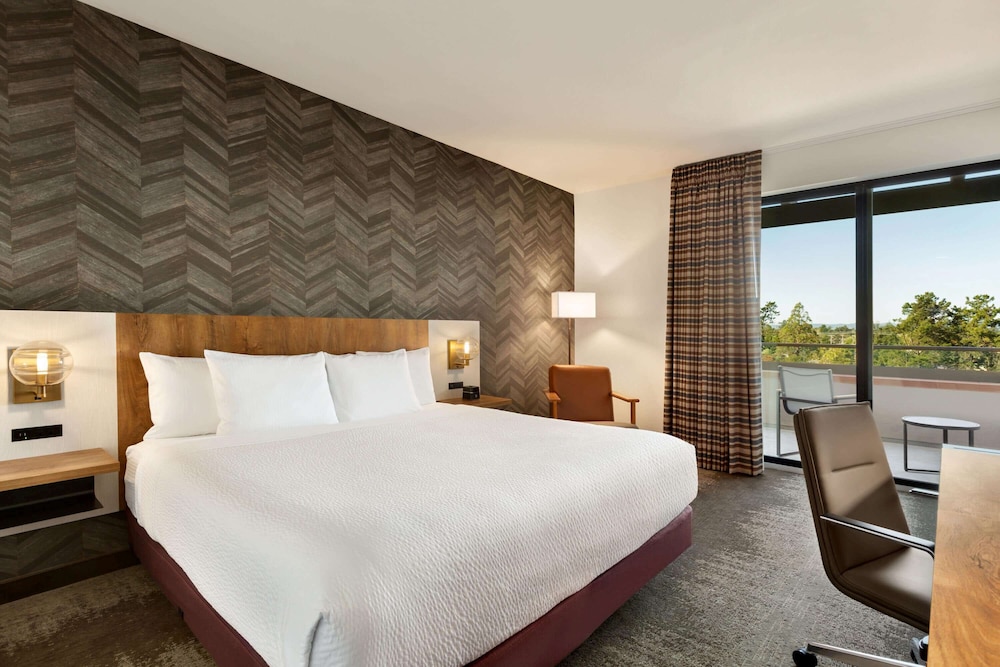La Quinta Inn & Suites by Wyndham Santa Rosa Sonoma 12/46