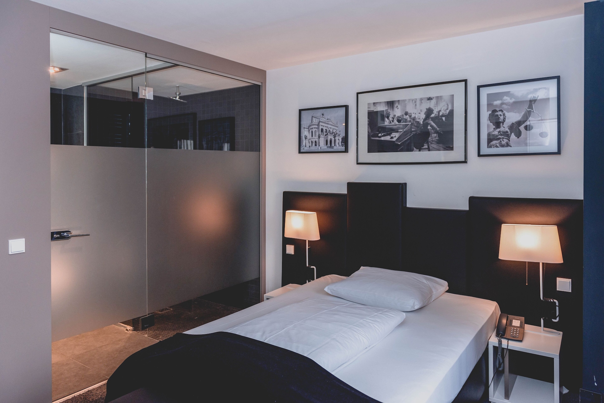 ROOM, SINGLE