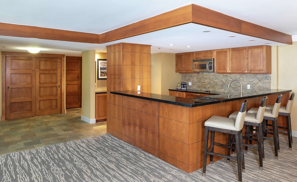 Hilton Whistler Resort & Spa 16/101