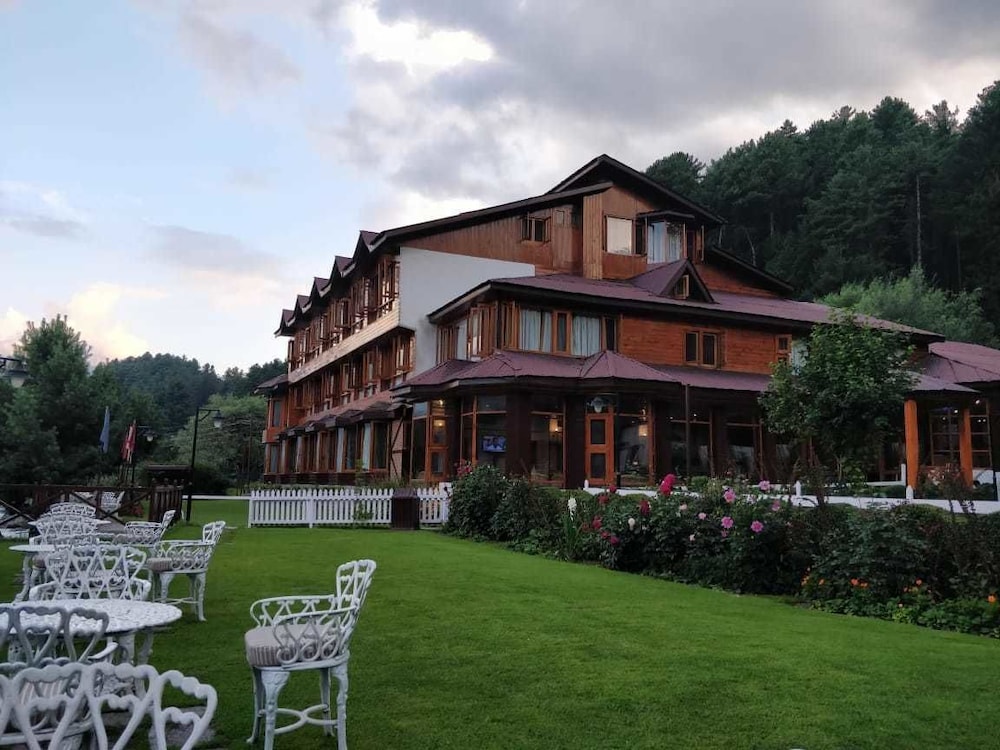 HEEVAN HOTEL 7/50