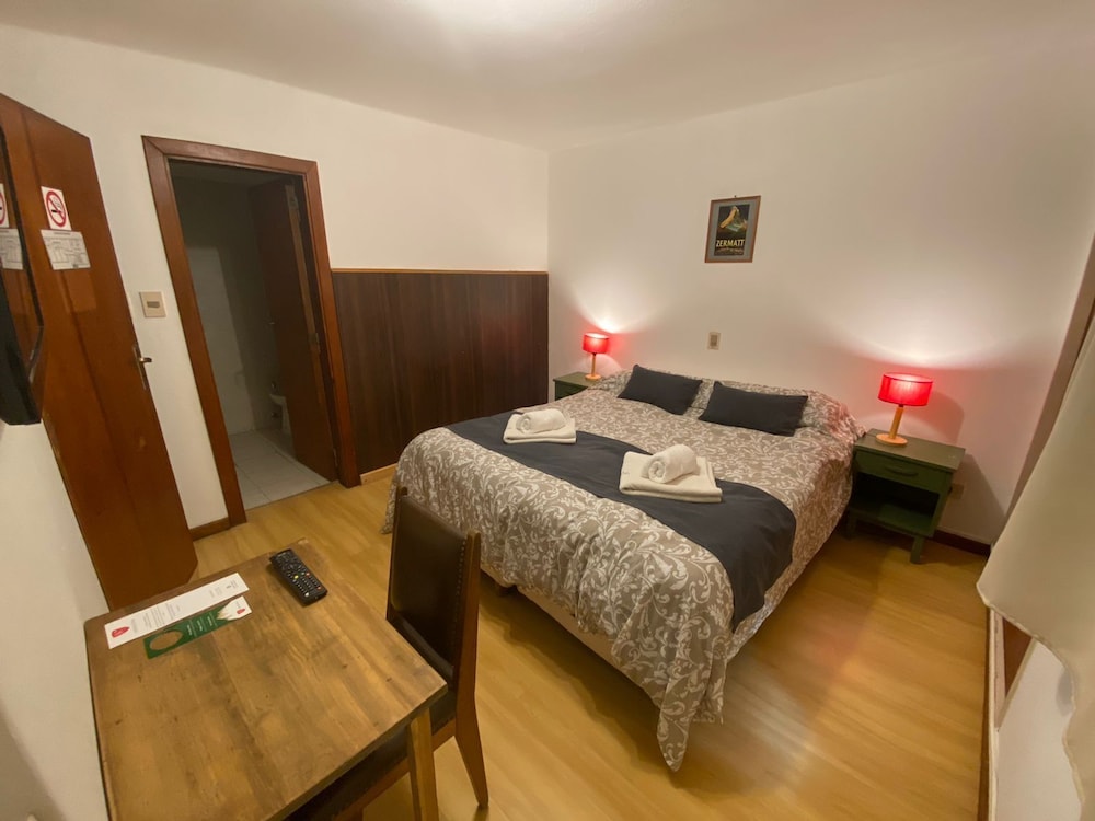 ROOM, DOUBLE BED
