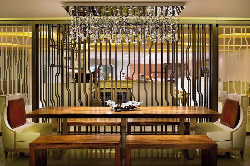 Lobby at Al Habtoor Grand Resort, Autograph Collection, DUBAI