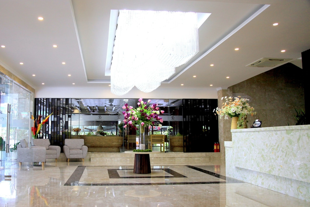 The Light Hotel Resort 12/70