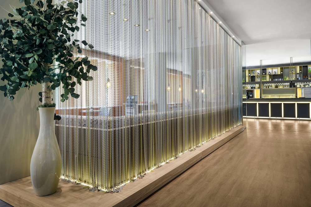 AC Hotel Valencia by Marriott 7/71