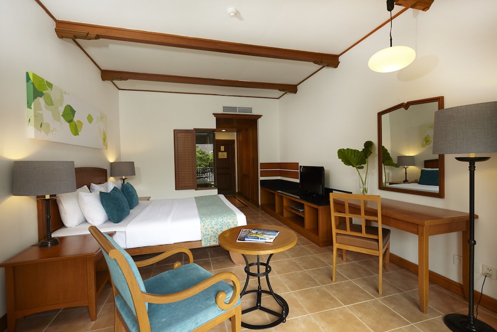 Woodlands Hotel And Resort 53/65