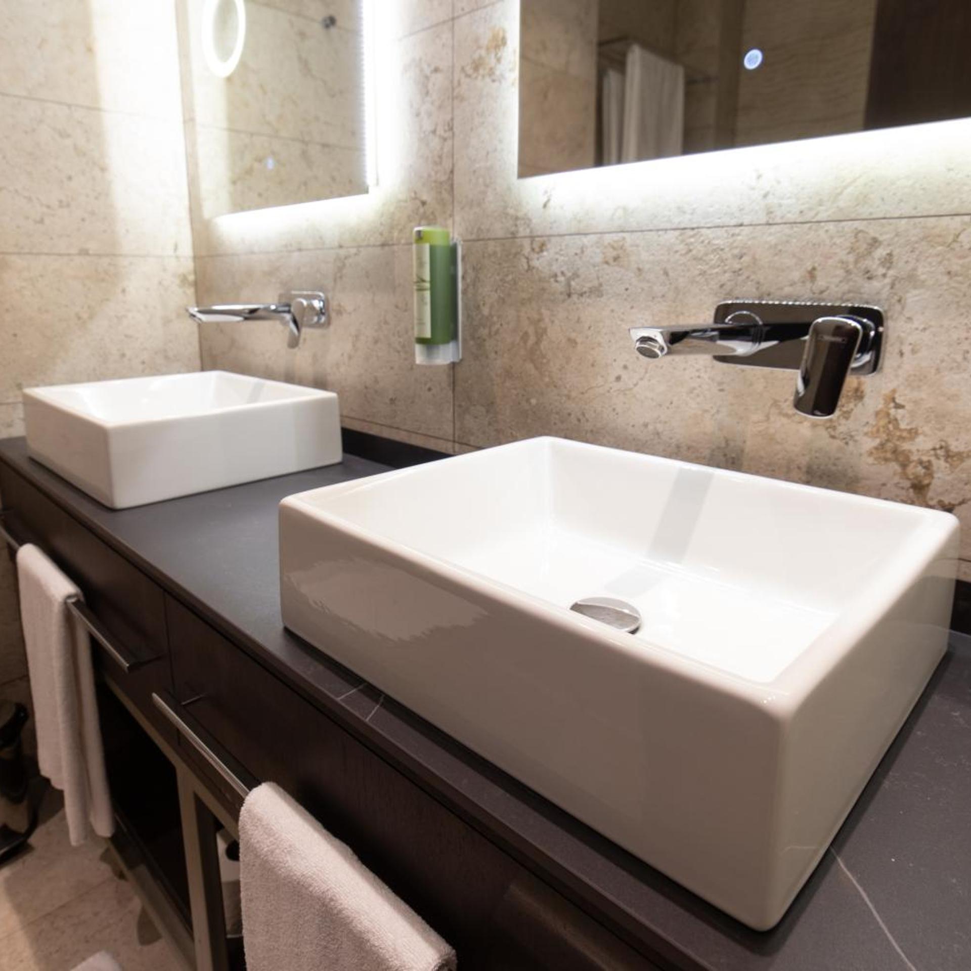 Emery Hotel Pristina 48/50