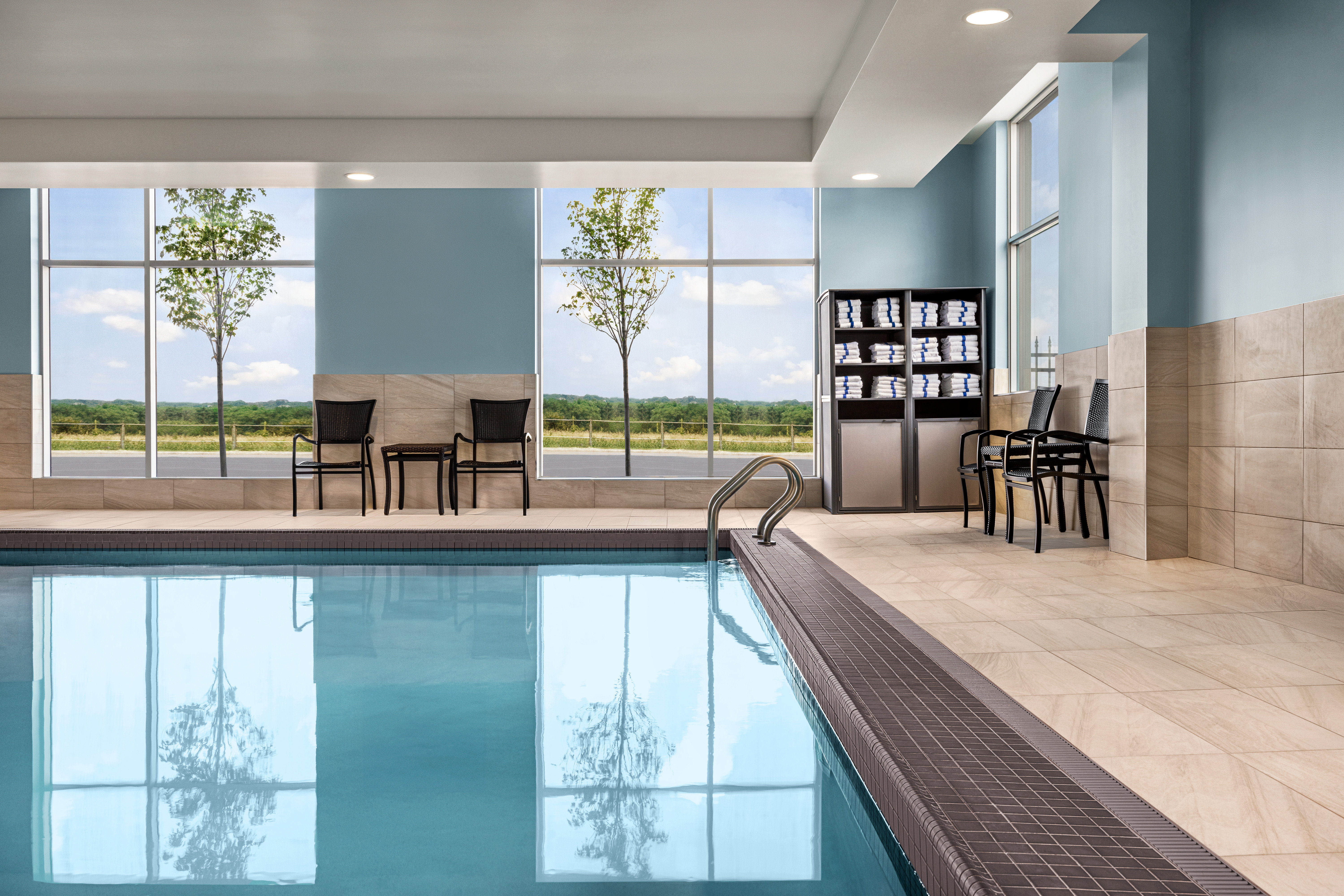 Holiday Inn Express STRATHROY 37/64