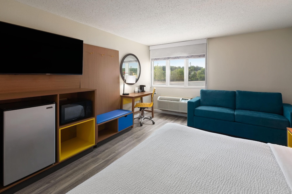 Days Inn & Suites by Wyndham Festus 36/60
