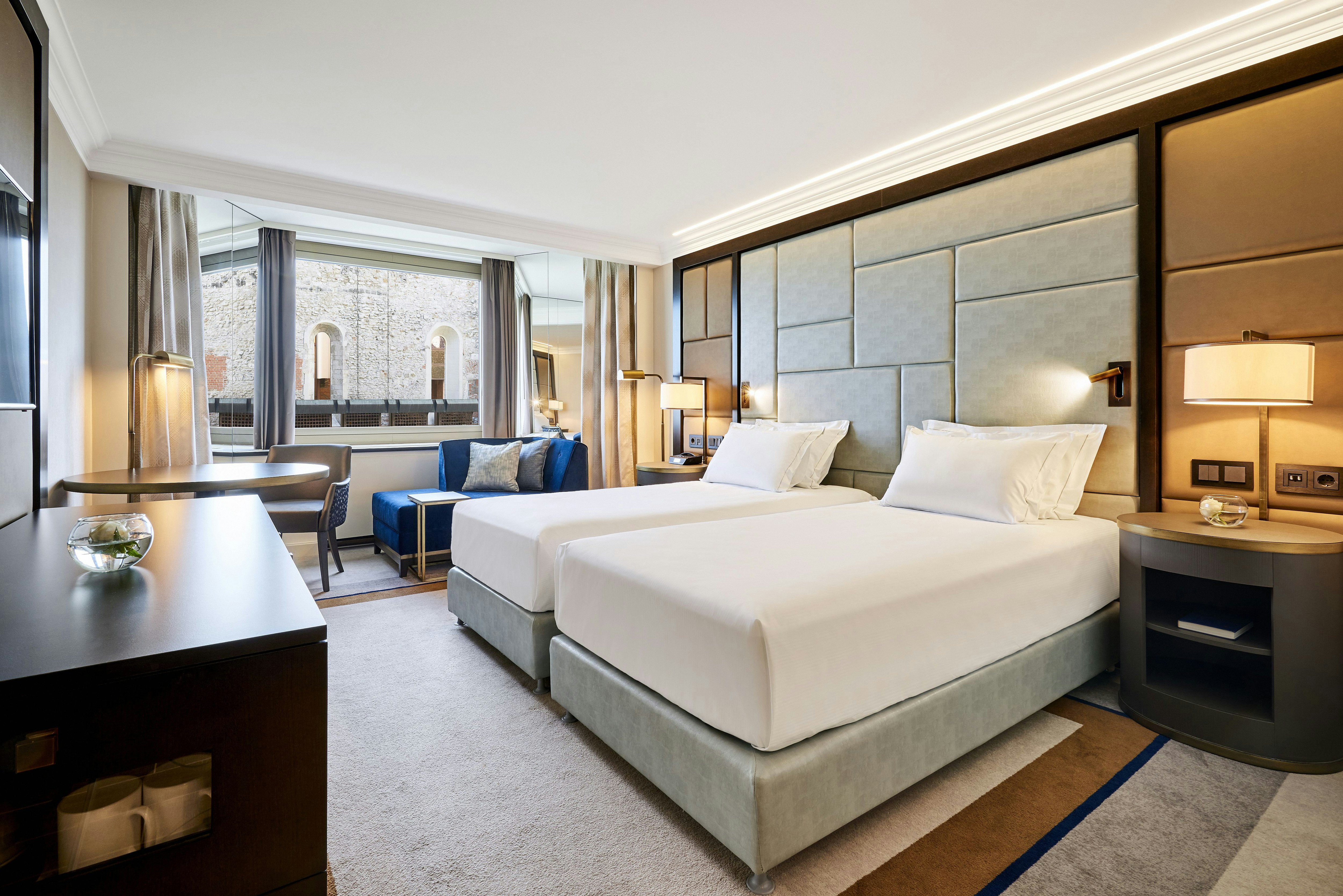 EXECUTIVE, TWIN BEDS