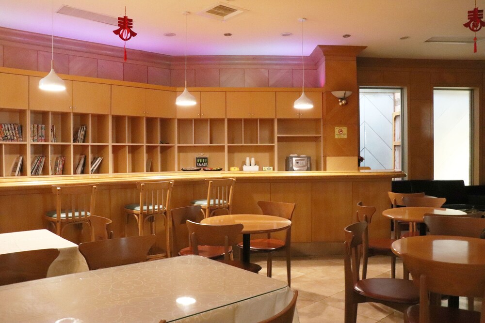 Oriental Hotel 36/50