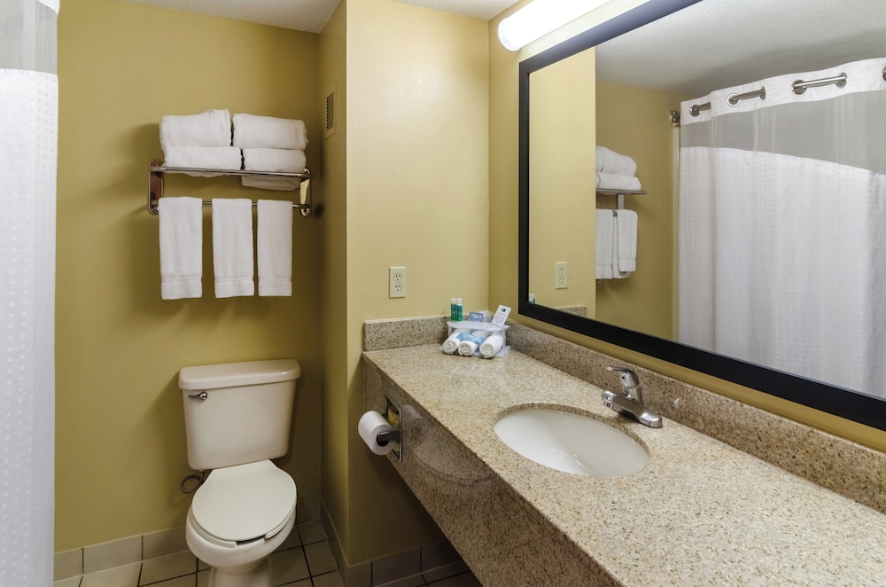 Holiday Inn Express Hotel And Suites Vinita 61/63