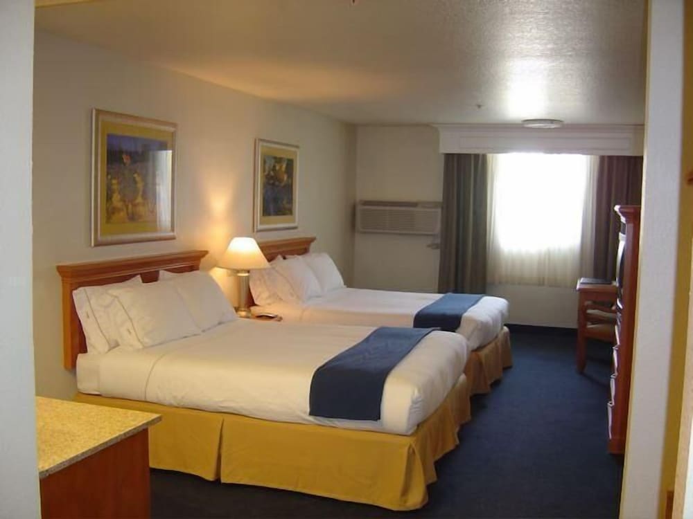 Standard, 2 Queen Beds, Accessible