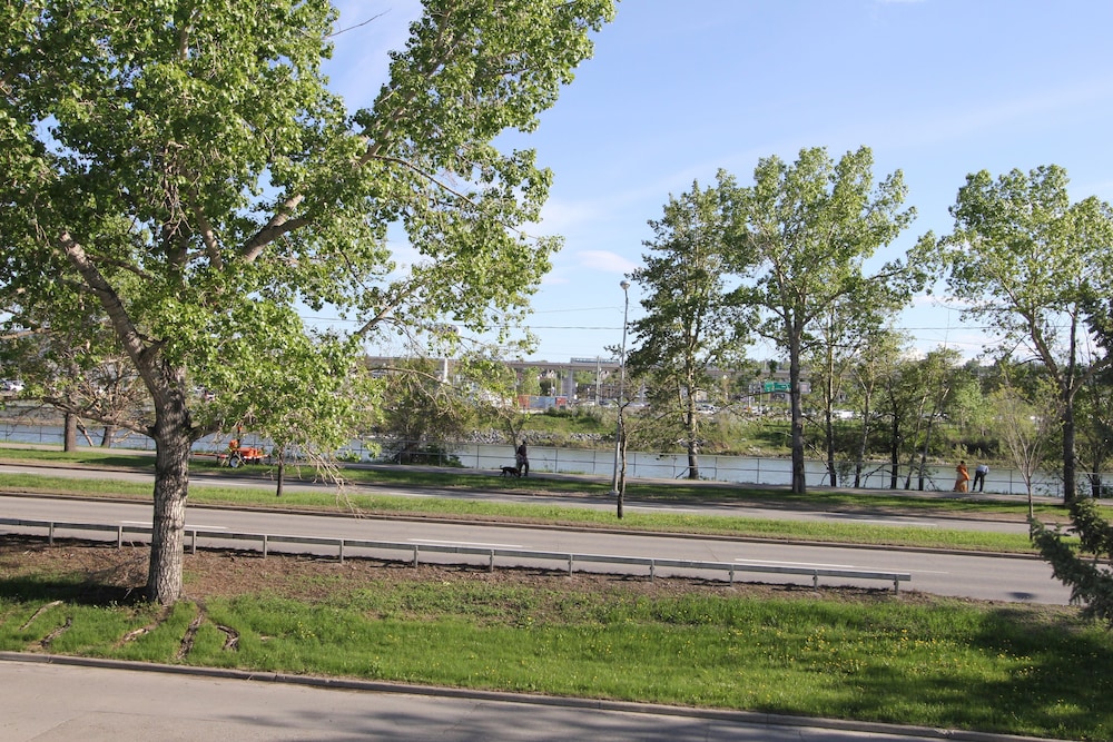 Westmount River Inn 38/48