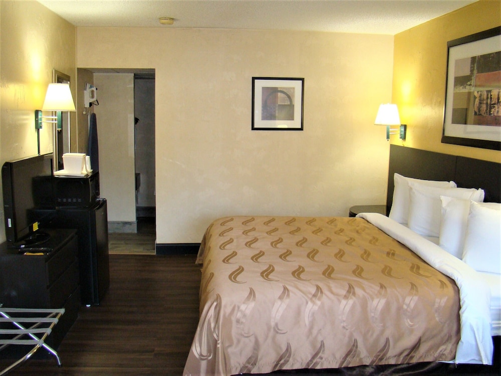 Baymont by Wyndham Front Royal Near Shenandoah National Park 13/44