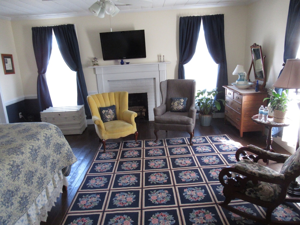 Carrier Houses Bed and Breakfast 39/60