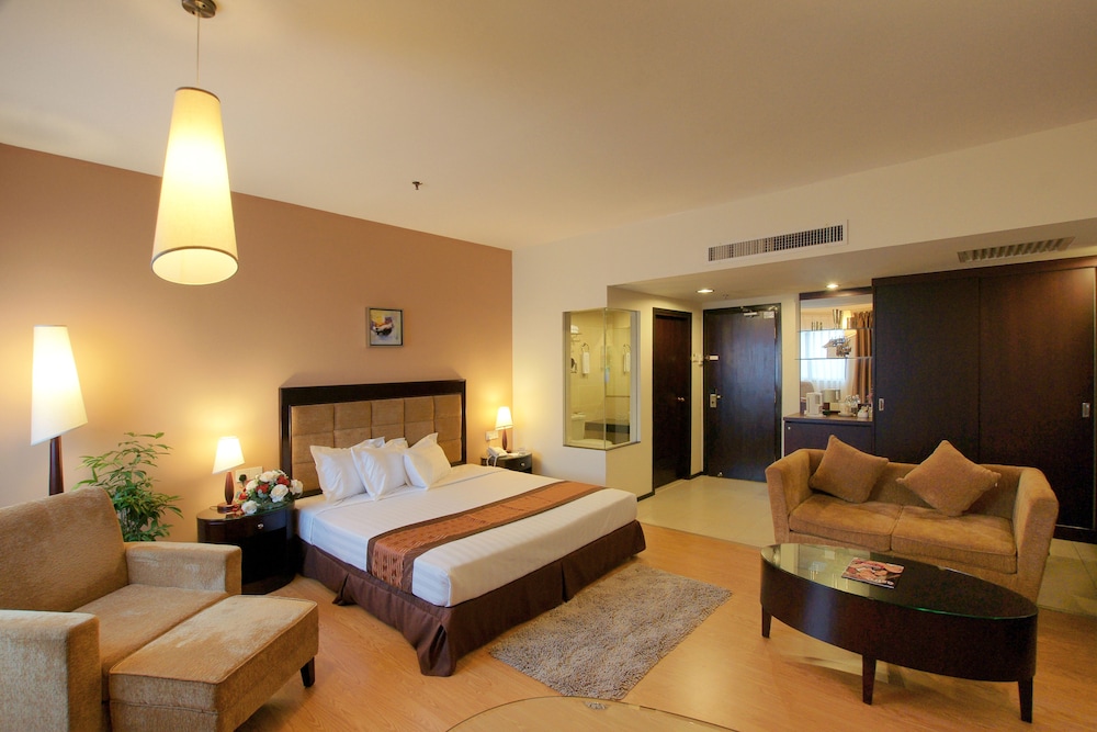 CRYSTAL CROWN HOTEL 13/62