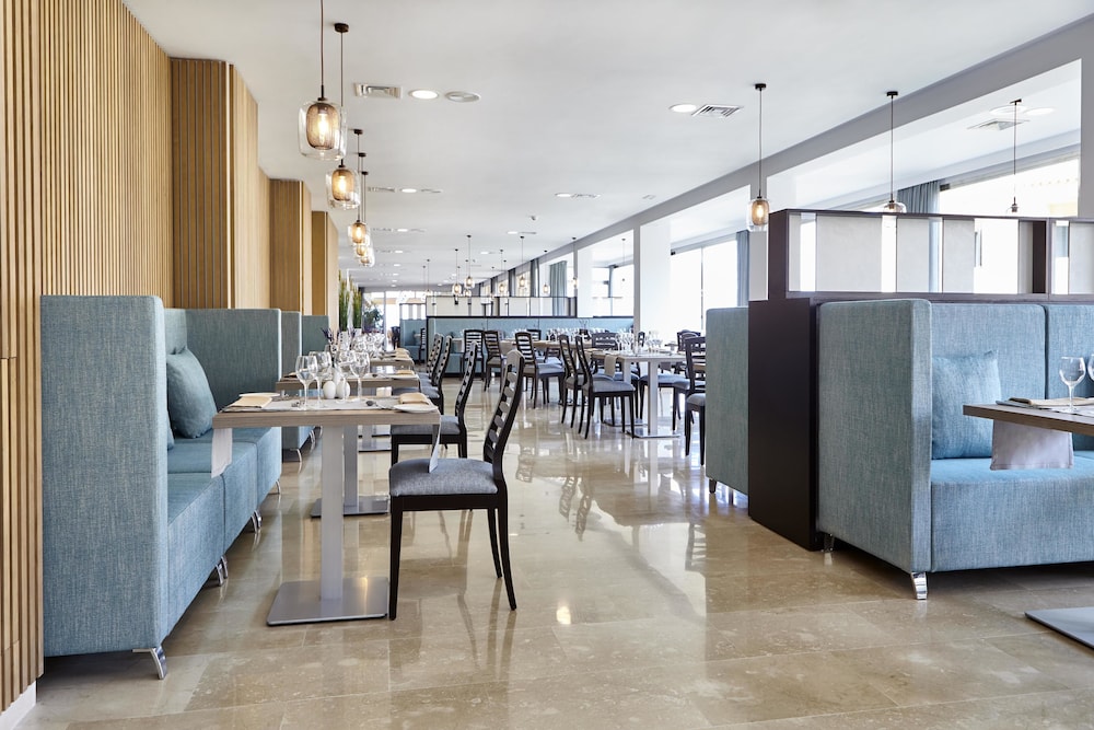 Universal Hotel Don Leon 63/71