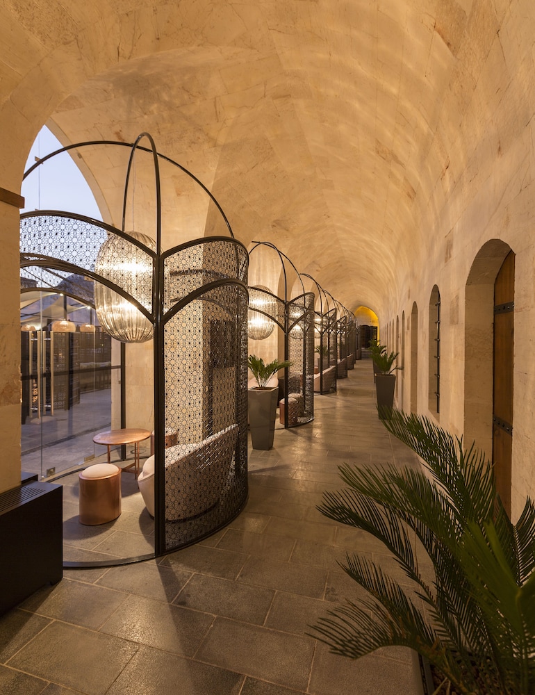 HSVHN Hotel Hisvahan 40/43
