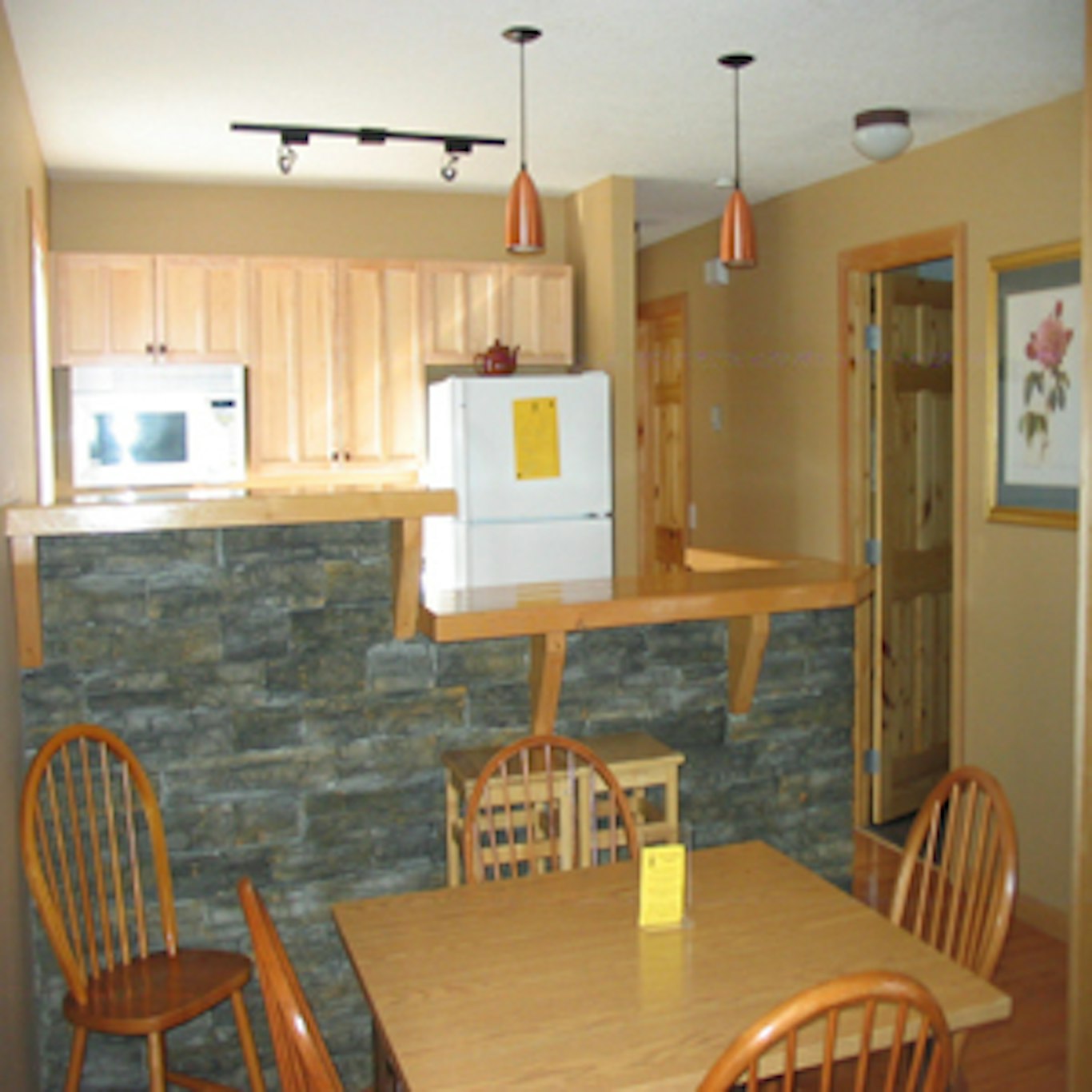 Canadian Rockies Chalets 2/5