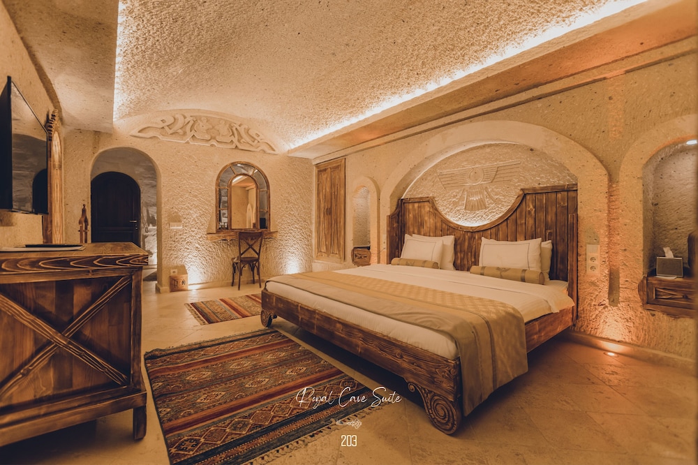 Nino Cave Suites 5/50