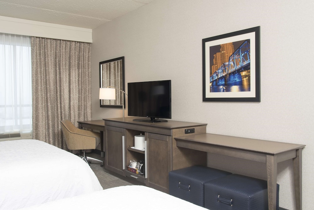 Hampton Inn and Suites Grand Rapids Downtown 18/61