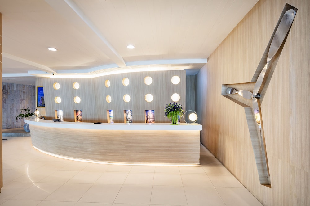 The Cruise Hotel 7/50
