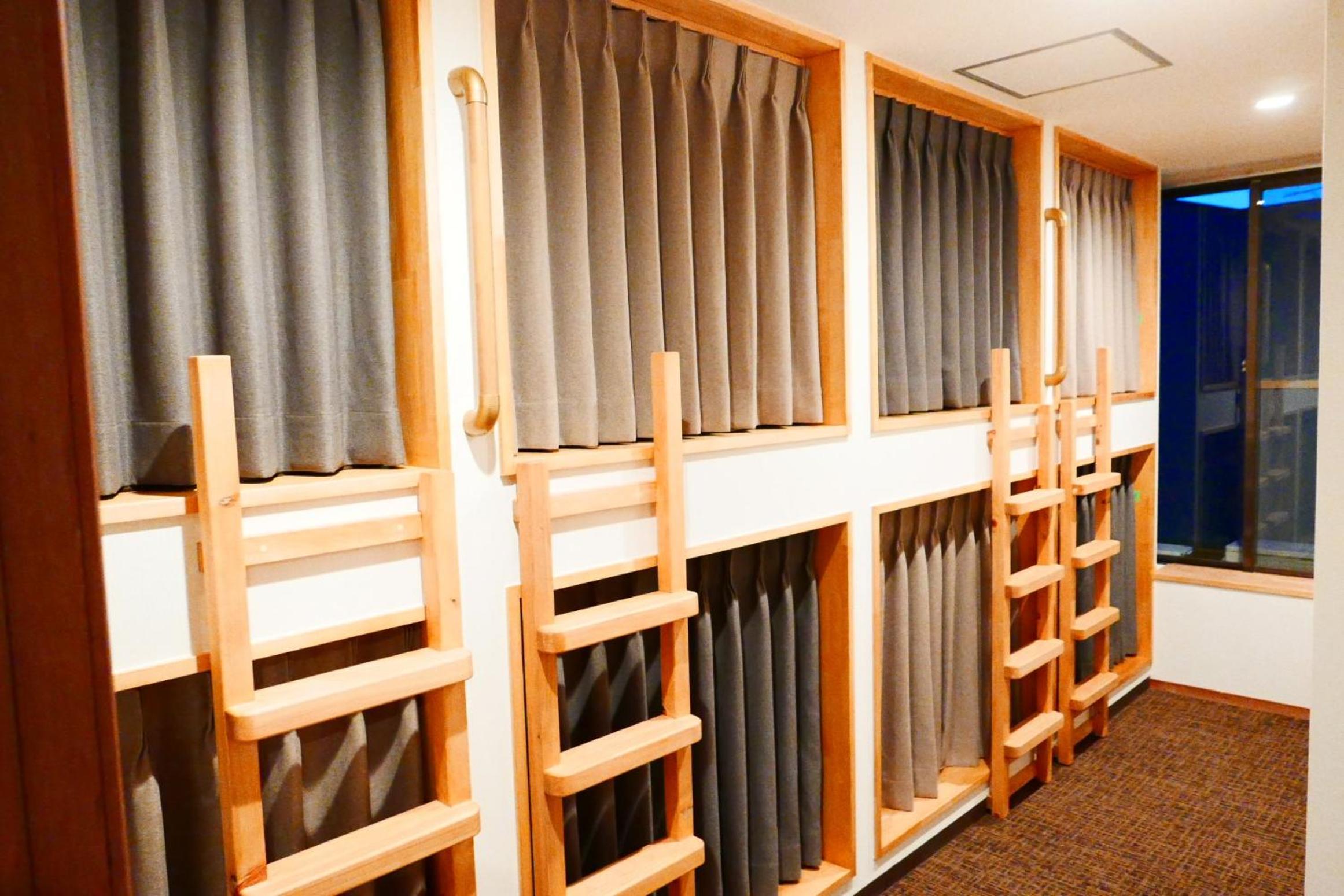 Mixed Dorm, Style, Cabin