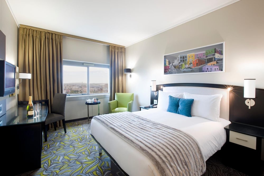 STANDARD, QUEEN BED