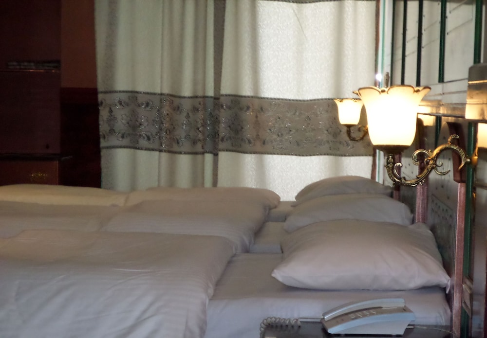 Concorde Inn Hotel photo3