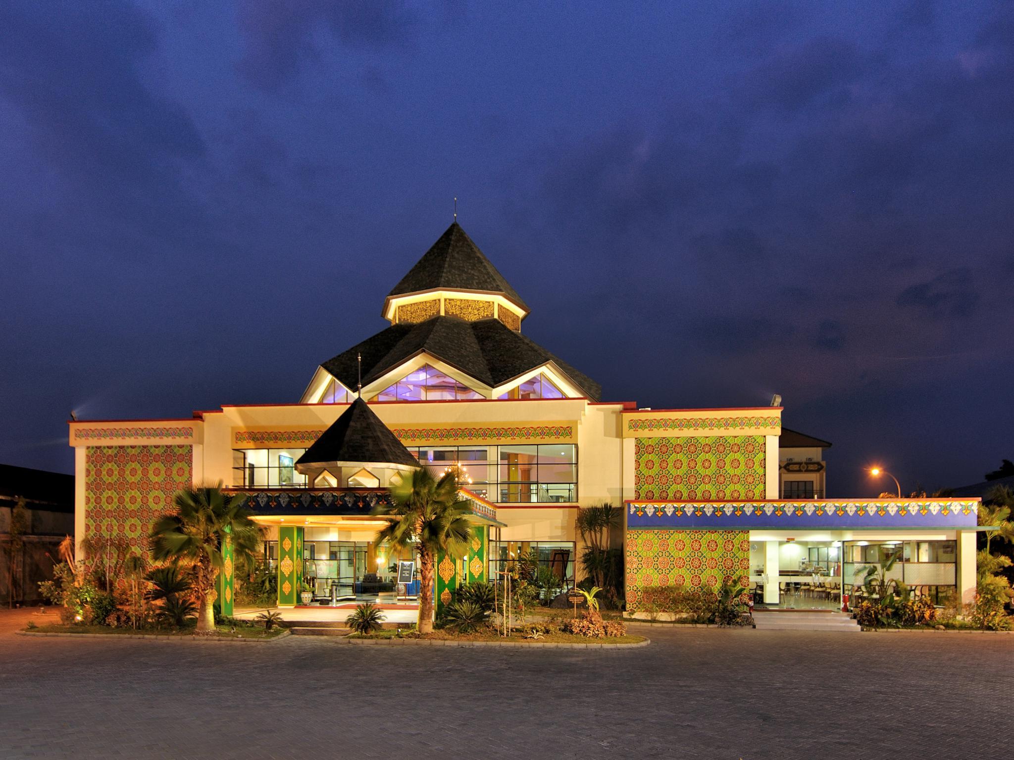 Yusro Hotel Convention 1/33