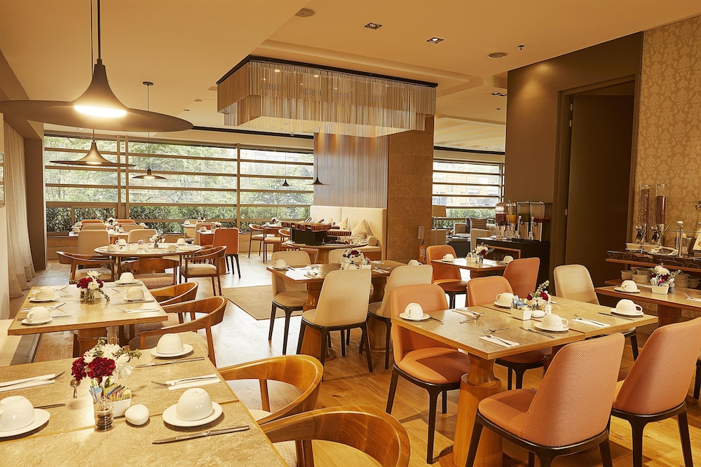Ek Hotel 39/49