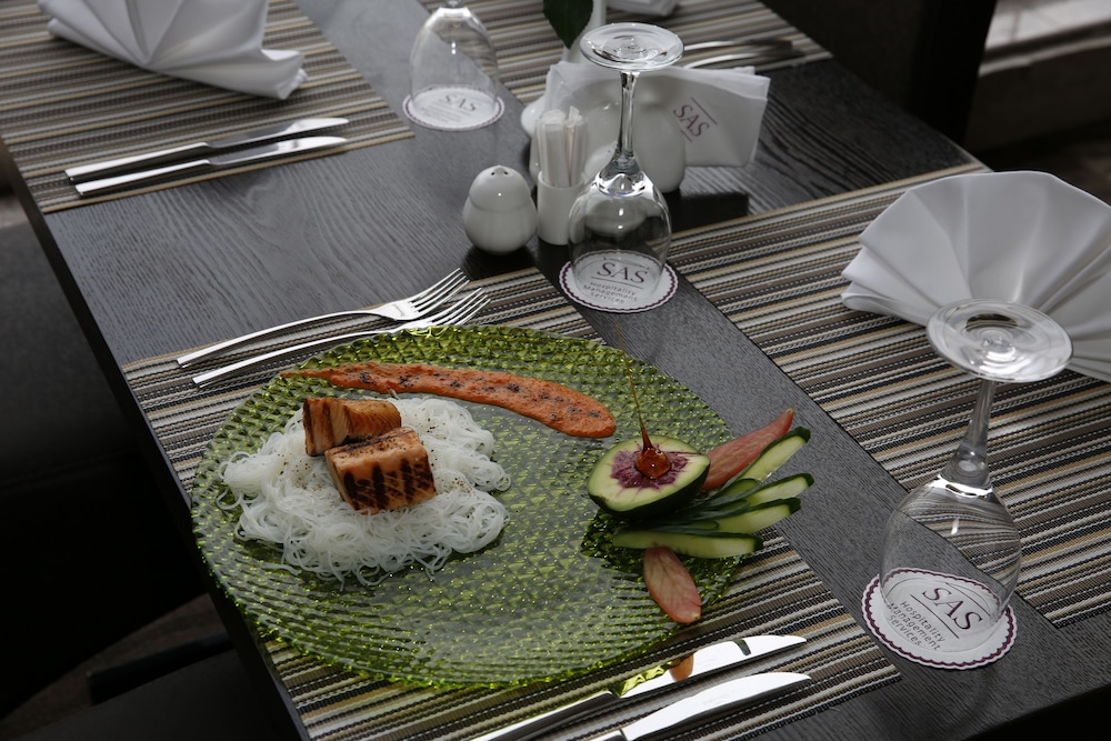 فندق ورويك الجبيل(Warwick Al Jubail Hotel) 50/70